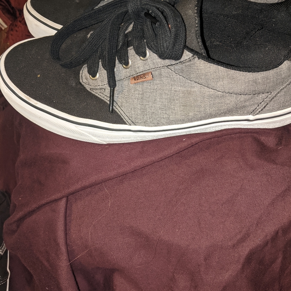 Vans - Picture 2 of 4